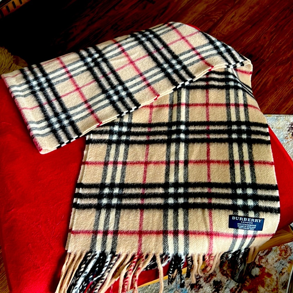 BURBERRY 💯% authentic 🏴󠁧󠁢󠁥󠁮󠁧󠁿 cashmere scarf | NWOT